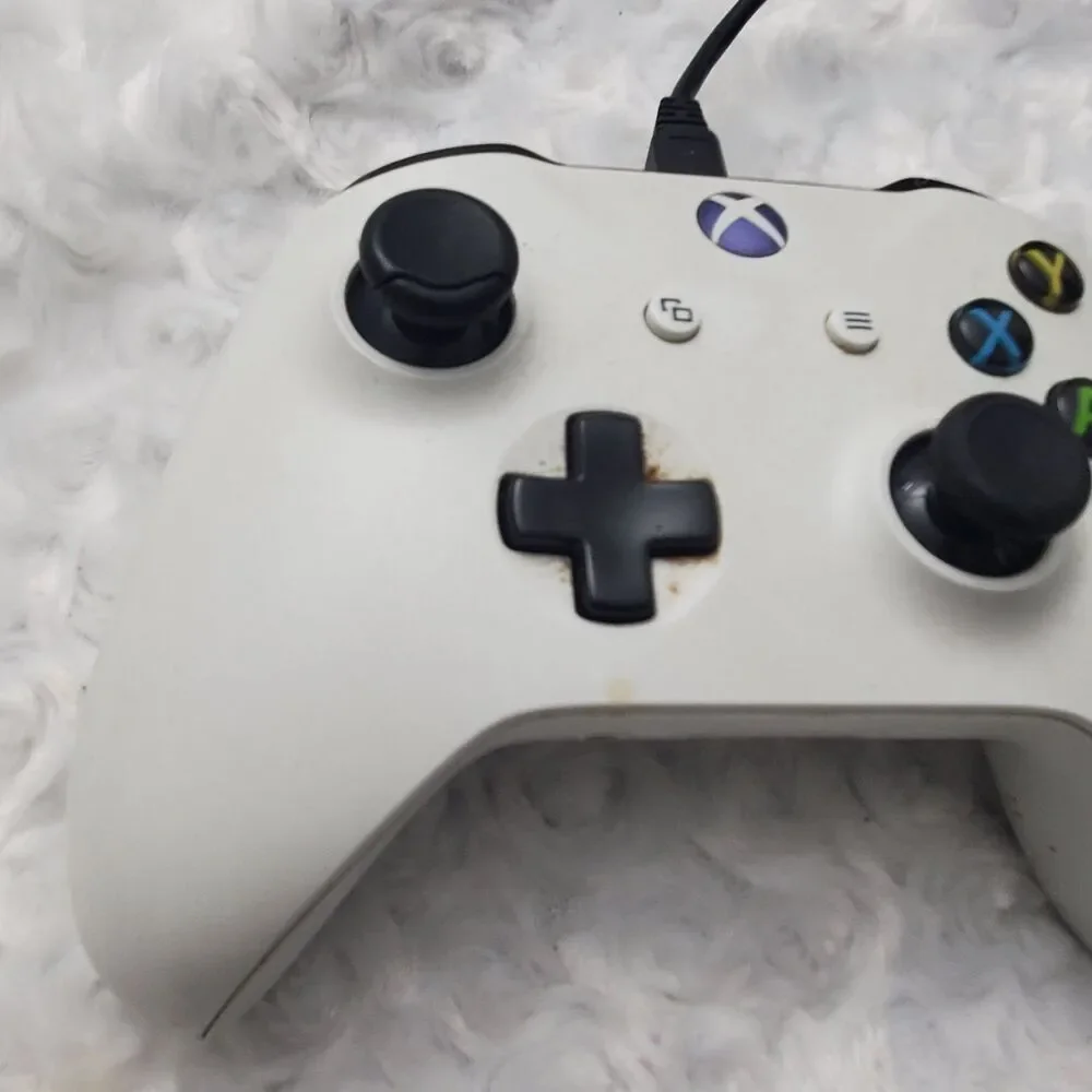 Microsoft Xbox One Model 1708 wireless controller White textured grips